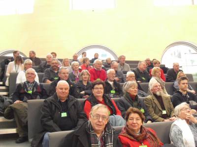 Die Reisegruppe auf der Besuchertribne